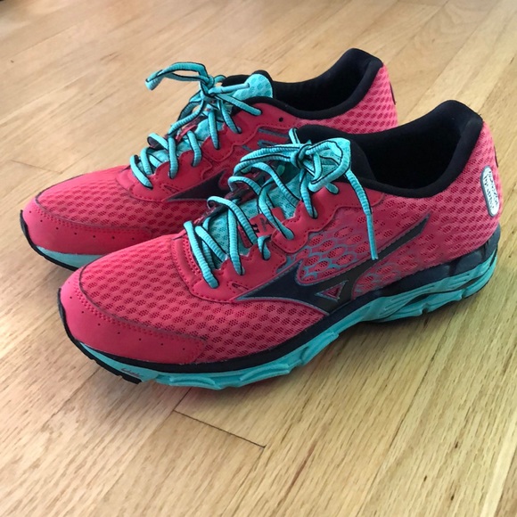 Mizuno Shoes - Mizuno Wave Inspire 11 Sneakers
